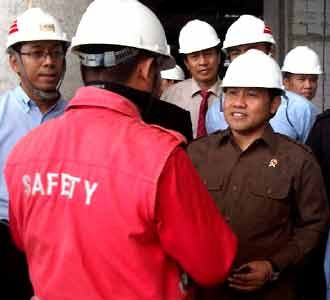 Menakertrans Sidak Keselamatan Kerja