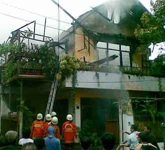 Rumah 2 Lantai di Tebet Terbakar