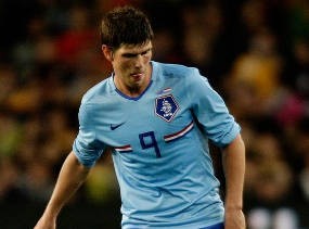 Oranje, Siapa Tombakmu?