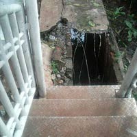 Lubang Menganga di Halte Busway Tanah Kusir II