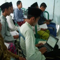 Menggenjot Open Source di Pesantren