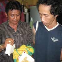 Polisi Memburu Kendaraan Angguna