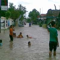 Pemkab Fokus Pembuatan Tanggul di Aliran Sungai