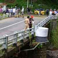 Tiang Penyangga Jembatan Ngepreh Ambles 50 Cm