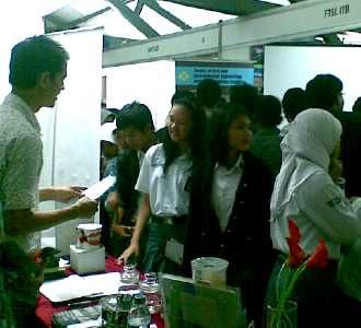 Ribuan Siswa SMA Serbu Edufair 2010