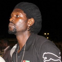 Trauma, Adebayor Enggan Pikirkan Sepakbola