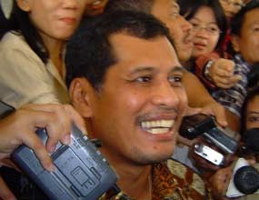 Nurdin Halid Balas Dikritik Bepe