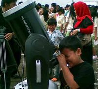 Gerhana Tak Muncul, Warga Kecewa