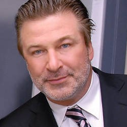 Alec Baldwin Ogah Pacari Perempuan Muda