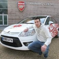 Mobil Arsenal Khusus untuk Amal