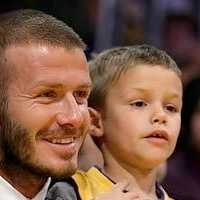 Beckham Bantu PR Anak via Internet