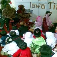 Gus Ipul Mendongeng di Hadapan Siswa TK 