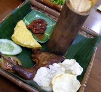 Eksotisme Nasi Dalam Bambu