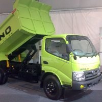Hino Bangun 10-15 Diler di 2010