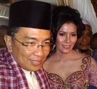Helmy Yahya Lamaran