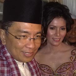Akad Nikah Helmy Yahya &  Febriyani Dihadiri Pejabat