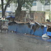 Tujuh Kios di Jalan Malabar Ambruk Diterjang Angin 