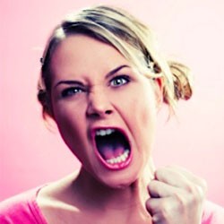 Kini Berkelahi Jadi Kegiatan Perempuan