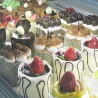 Roti dan Cake Premium a la Pinot