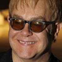 Elton John Lepas Maserati 