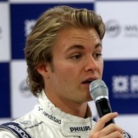 Mercedes Dahulukan Rosberg