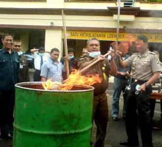 Barang Bukti Ganja 83 Kg Dimusnahkan