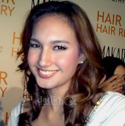 Nadine Cekoki Pacar dengan Olahraga Menyelam 