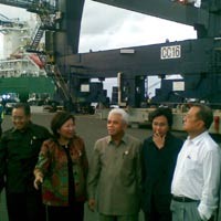 Sidak Tanjung Priok, Para Menteri Malah Foto-foto