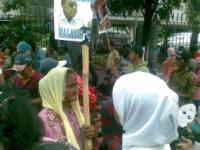 Ibu-ibu Demo Sri Mulyani, Tapi Nggak Ngerti Persoalan