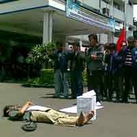 Pemilihan Rektor Unesa Diwarnai Unjuk Rasa