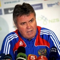 Hiddink Bayangi Benitez & Ferrara