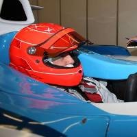 Schumi Serasa Tak Pernah Pensiun