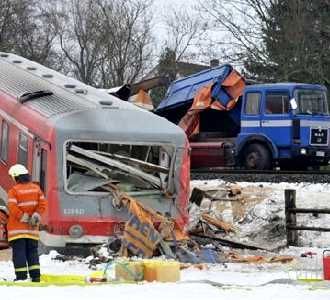 KA vs Truk, 16 Terluka