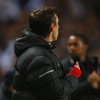 Acungkan Jari Tengah, Neville Diselidiki FA