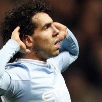 Tevez: MU dan Neville Tak Menghormatiku