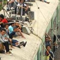  Ada Cinta di Keruwetan Kereta