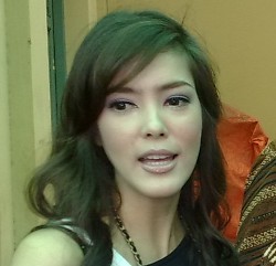 ATM Marak Dibobol, Cathy Sharon Pilih Kartu Kredit 