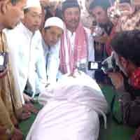 Dituduh Miliki Ilmu Santet, Ahmad Rela Disumpah Pocong