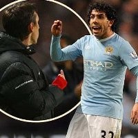 Tevez Sebut Neville Penjilat