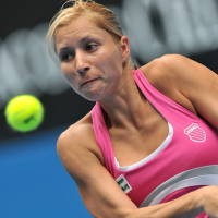 Bondarenko Singkirkan Jankovic
