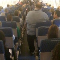 Penumpang Obesitas Harus Bayar Untuk 2 Kursi di Pesawat