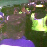 Mie Instan Gratis Diserbu Bonek