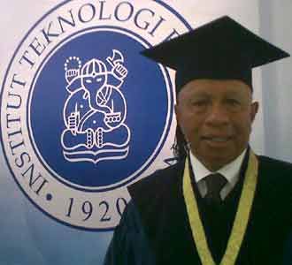 Doktor HC untuk Arifin Panigoro