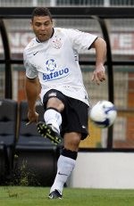 Ronaldo Memihak Rossoneri