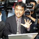 Tolak Argumen Roy Suryo, YLKI Dukung Ruby Alamsyah Soal ATM