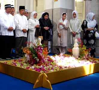 JK Ziarah ke Makam Sultan Johor