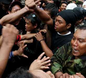 Warga Kompleks TNI Menolak Digusur