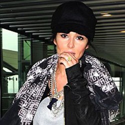Diduga Operasi Plastik, Cheryl Cole Tutupi Bibir