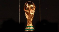 Trofi Piala Dunia di Istana