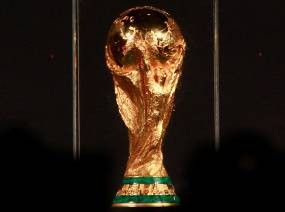 Trofi Piala Dunia di Istana